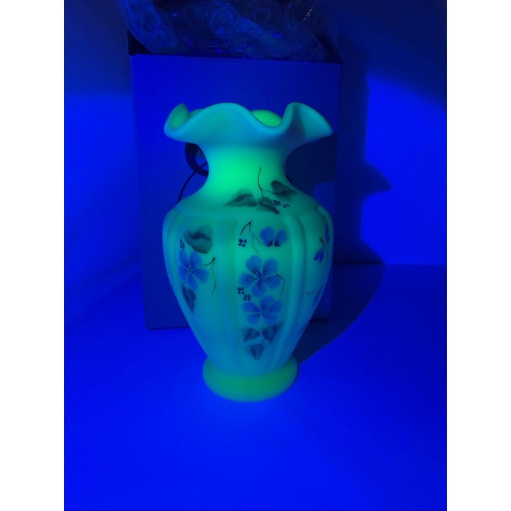 Fenton Hand Painted Burmese Glass Vase #9867 F5 — Ruffled Top — UV Reactive — Li